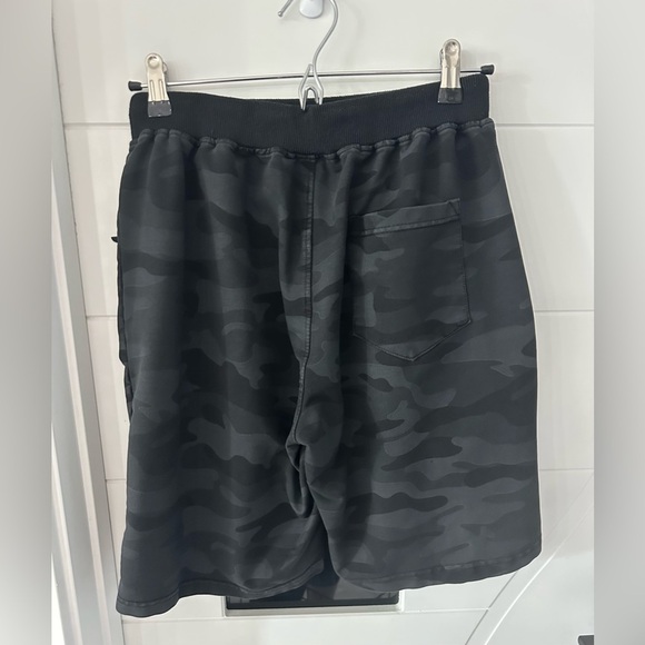 Men's Shorts- Size M - Picture 2 of 5